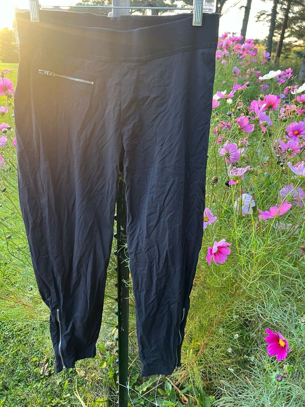 Athleta Mod Trekkie Pants Size S Black Zip Pocket